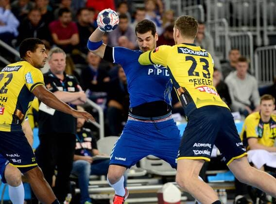 Bilder des Tages - SPORT PXL_VELUX EHF Champions League, HC PPD Zagreb vs Rhein Neckar Lowen 29.11.2017., Arena Zagreb, Zagreb, Croatia - VELUX EHF Champions League, Group A, Round 10, HC PPD Zagreb vs Rhein Neckar Lowen. Mads Mensah Larsen, Josip Valcic, Hendrik Pekeler.  MarkoxPrpic PIXSELL