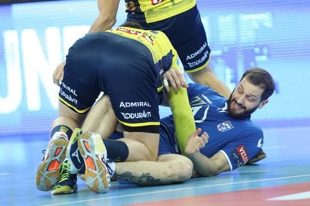 Zagreb, 29.11.2017. - Arena Zagreb hall, 2017 18 EHF Men s Champions League Group Phase. HC Prvo plinarsko drustvo (blue) - Rhein-Neckar Löwen (yellow) 30:26 Damir BICANIC (77) 