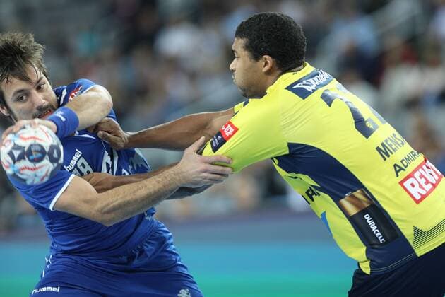 Zagreb, 29.11.2017. - Arena Zagreb hall, 2017 18 EHF Men s Champions League Group Phase. HC Prvo plinarsko drustvo (blue) - Rhein-Neckar Löwen (yellow) 30:26 Zlatko HORVAT (18) vs MENSAH LARSEN Mads (22) 