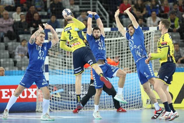 Bilder des Tages - SPORT Zagreb, 29.11.2017. - Arena Zagreb hall, 2017 18 EHF Men s Champions League Group Phase. HC Prvo plinarsko drustvo (blue) - Rhein-Neckar Löwen (yellow) 30:26 SCHMID Andre (2) vs Mario VUGLAC (74), Tin KONTREC (9) and Tonci VALCIC (24) 
