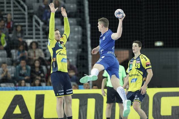 Zagreb, 29.11.2017. - Arena Zagreb hall, 2017 18 EHF Men s Champions League Group Phase. HC Prvo plinarsko drustvo (blue) - Rhein-Neckar Löwen (yellow) 30:26 Mario VUGLAC (74) vs PEKELER Hendrik (23) 