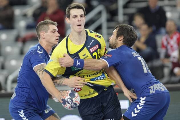 Zagreb, 29.11.2017. - Arena Zagreb hall, 2017 18 EHF Men s Champions League Group Phase. HC Prvo plinarsko drustvo (blue) - Rhein-Neckar Löwen (yellow) 30:26 TALESKI Filip (28) vs Mario VUGLAC (74) and Zlatko HORVAT (18) 