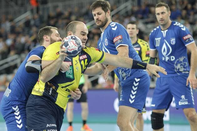 Zagreb, 29.11.2017. - Arena Zagreb hall, 2017 18 EHF Men s Champions League Group Phase. HC Prvo plinarsko drustvo (blue) - Rhein-Neckar Löwen (yellow) 30:26 BAENA GONZALEZ Rafael (16) vs Damir BICANIC (77) and Tonci VALCIC (24) 