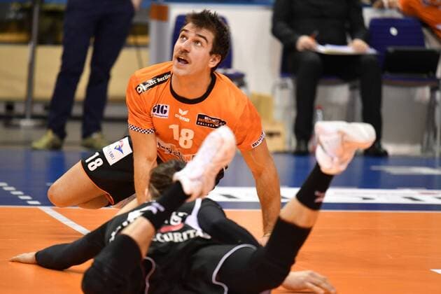 Luke Perry BR Volleys and Pierre Pujol BR Volleys disappointed on the ground BR Volleys Berlin AlpenVolleys Haching German Volleyball League season 2017 2018 Men Men Men Men Volleyball Germany Germany Max Schmeling Halle Berlin 29 11 2017
