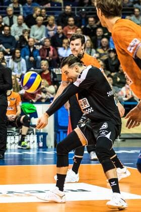 29 11 17 BRV Alpenvolleys Haching 1 Bundesliga Volleyball Men Season 2017 18 Picture Dredger Defense of L Luke Perry Nr 4 BRV xsmmpJPGx