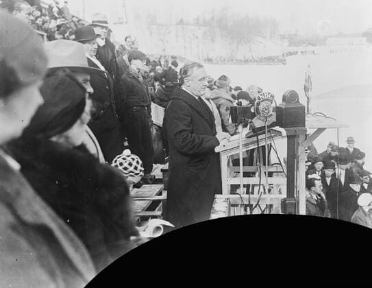 Winter Olympic Games Olympische Spiele Olympia OS officially opened at Lake Placid . Governor Franklin D Roosevelt of New York performed the opening ceremony of the 1932 Winter Olympic Games at Lake Placid , New York in the presence of 350 athletes from 17 nations . Governor Franklin D Roosevelt addressing the athletes from different nations in front of the grandstand at the opening ceremony . 14 February 1932, Lake Placid New York United States Copyright: Topfoto  UnitedArchivesEU061662