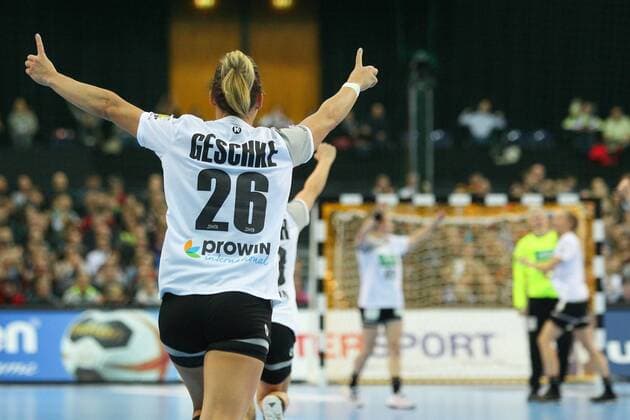 Germany vs Cameroon Cameroon 01 12 2017 23rd IHF Women s Handball World Championship Germany 2017 Cameroon Arena Leipzig Womens Handball World Cup Womens Eroding Game Preliminary Group D Germany vs Cameroon Pictured Angie Geschke 26 GER rejoicing xjkx