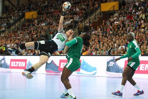 Germany vs Cameroon Cameroon 01 12 2017 23rd IHF Women s Handball World Championship Germany 2017 Cameroon Arena Leipzig Womens Handball World Cup Womens Eroeffnungsspiel Preliminary Group D Germany vs Cameroon Pictured Jenny Karolius 6 GER xjkx