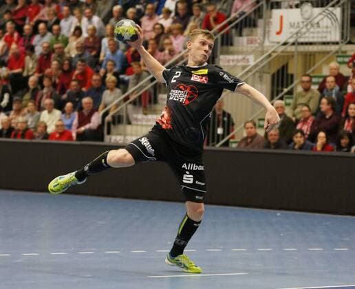 Noah Beyer TUSEM Essen 2 takes a seven-meter strike from ASV Hamm Westfalen vs. TUSEM Essen Handball 2 Bundesliga 01 12 2017 Hamm Copyright: xStrohdiekx Eibner-Pressefotox EP_jsk