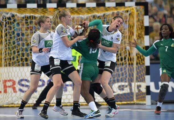 Friederike Gubernatis GER 42 Nadja Mansson GER 21 Jenny Karolius GER 6 against Anne Michelle Essam CMR 15 at the match Germany GER vs Cameroon CMR Handball Women World Cup Leipzig 01 12 2017 Leipzig Copyright: xModlax Eibner-Pressefotox EP_cma