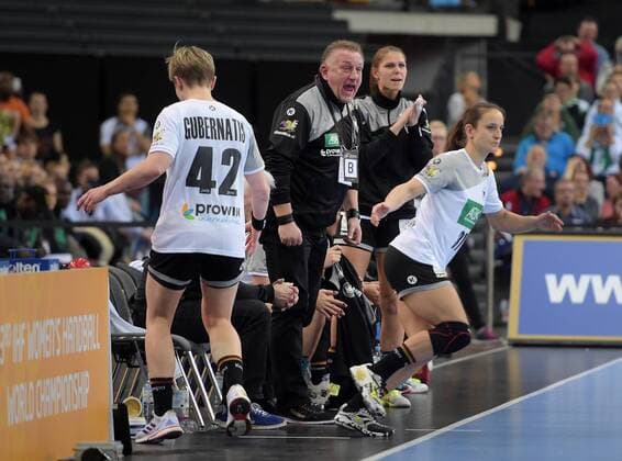 National coach Michael Biegler and Kerstin Wohlbold GER 31 at the match Germany GER vs Cameroon CMR Handball Women World Cup Leipzig 01 12 2017 Leipzig Copyright: xModlax Eibner-Pressefotox EP_cma