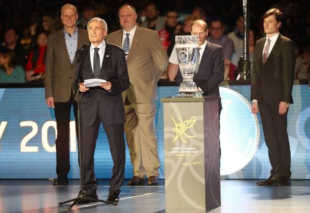 Germany Cameroon Handball Women World Cup Leipzig 01 12 2017 Arena Leipzig World Cup 2017 Handball Women Opening Ceremony of the Handball World Cup Image Hassan Moustafa Egypt International Handball Federation President IHF on the mic next to the World Cup Trophy