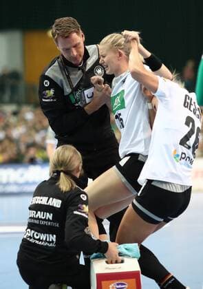 Germany Cameroon Handball Women WC Leipzig 01 12 2017 Arena Leipzig World Cup 2017 Handball Women Preliminary Group D Germany GER vs Cameroon CMR Image Kim Naidzinavicius 15 Germany is injured