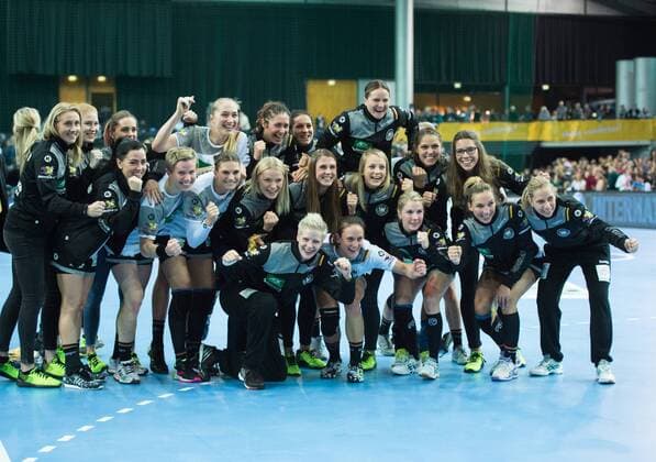 The German handball team celebrate their opening victory Preliminary Group game Germany Cameroon in Leipzig on 01 12 2017 Handball 23 Womens Handball World Cup in Germany 2017