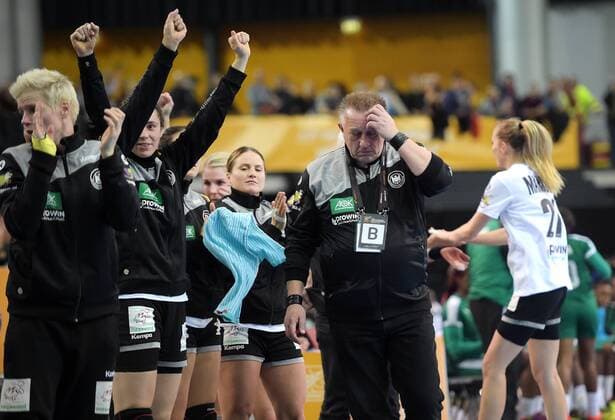 National coach Michael Biegler at the match Germany GER vs Cameroon CMR Handball Women World Cup Leipzig 01 12 2017 Leipzig Copyright: xModlax Eibner-Pressefotox EP_cma