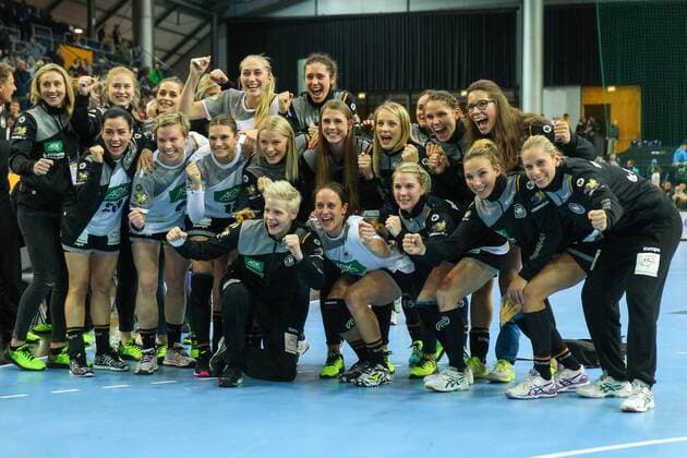 Germany vs Cameroon Cameroon 01 12 2017 23rd IHF Women s Handball World Championship Germany 2017 Cameroon Arena Leipzig Womens Handball World Cup Womens Eroeffnungsspiel Preliminary Group D Germany vs Cameroon Pictured Team Team Jubel Germany xjkx