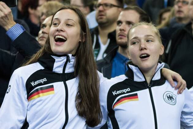 Audience Audience Crowd Listening Moody Spectator Sport Team Handball World Championship Women Germany CMR Cameroon xprx