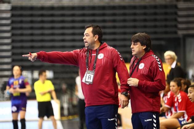 Neri Ruben Vera Manager Paraguay gives instructions Romania vs Paraguay IHF Womens Handball World Cup 02 12 2017 Photographer Neis Eibner Trier Copyright: xNeisx Eibner-Pressefotox EP_ans