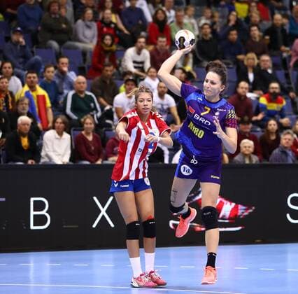 Eliza Iulia Romania comes for the throw Romania vs Paraguay IHF Women Handball World Cup 02 12 2017 Photographer Neis Eibner Trier Copyright: xNeisx Eibner-Pressefotox EP_ans