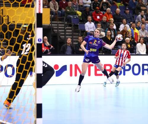 Aneta Udristioiu Romania in the throw Romania vs Paraguay IHF Women Handball World Cup 02 12 2017 Photographer Neis Eibner Trier Copyright: xNeisx Eibner-Pressefotox EP_ans