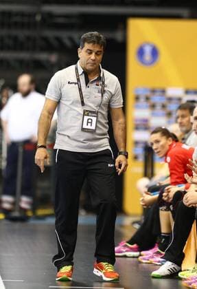 Ambrosio Jose Martin Cedres Coach Romania on the sidelines Romania vs Paraguay IHF Women Handball World Cup 02 12 2017 Photographer Neis Eibner Trier Copyright: xNeisx Eibner-Pressefotox EP_ans