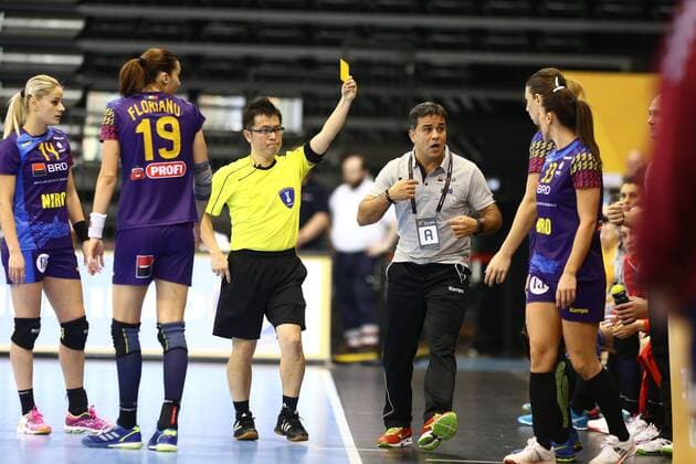 Ambrosio Jose Martin Cedres Coach Romania gets the yellow card Romania vs Paraguay IHF Women Handball World Cup 02 12 2017 Photographer Neis Eibner Trier Copyright: xNeisx Eibner-Pressefotox EP_ans