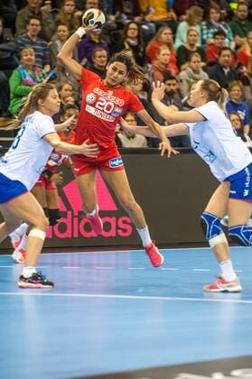 GER IHF World Cup 2017 Russia RUS vs Tunisia DO 02 12 2017 EWE Arena Oldenburg Germany 23 IHF World Championship 2017 Women first round Group C Russia vs Tunisia in picture Daria SAMOKHINA RUS 18 Polina VEDEKHINA RUS 27 Mouna CHEBBAH DO 20 Nordphotox xRojahn nph00300