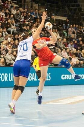 GER IHF World Cup 2017 Russia RUS vs Tunisia DO 02 12 2017 EWE Arena Oldenburg Germany 23 IHF World Championship 2017 Women first round Group C Russia vs Tunisia in picture Mayya PETROVA RUS 70 Oumayma DARDOUR DO 25 Nordphotox xRojahn nph00300