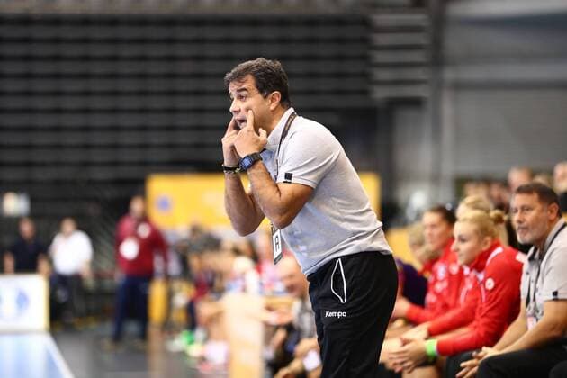 Ambrosio Jose Martin Cedres Manager Romania Romania vs Paraguay IHF Women Handball World Cup 02 12 2017 Photographer Neis Eibner Trier Copyright: xNeisx Eibner-Pressefotox EP_ans
