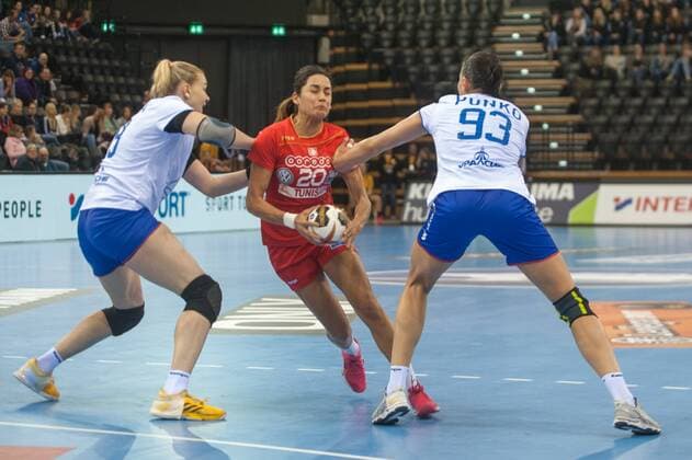 GER IHF World Cup 2017 Russia RUS vs Tunisia TUNE 02 12 2017 EWE Arena Oldenburg Germany 23 IHF World Championship 2017 Women first round Group C Russia vs Tunisia in picture Kseniia MAKEEVA RUS 19 Anna PUNKO RUS 93 Mouna CHEBBAH DO 20 Nordphotox xRojahn nph00300