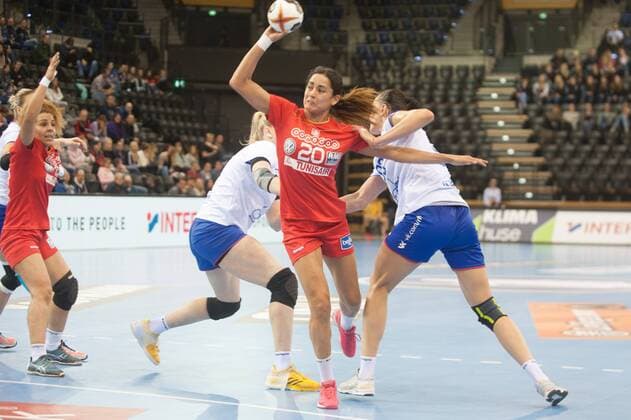GER IHF World Cup 2017 Russia RUS vs Tunisia TUNE 02 12 2017 EWE Arena Oldenburg Germany 23 IHF World Championship 2017 Women first round Group C Russia vs Tunisia in picture Kseniia MAKEEVA RUS 19 Anna PUNKO RUS 93 Mouna CHEBBAH DO 20 Nordphotox xRojahn nph00300