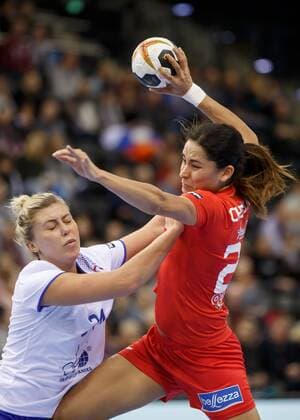 Oldenburg Niedersachsen DEU 02 12 2017 Sondes Hachana right Tunisia Club ASF Teboulba TUN and Elizaveta Malashenko left Russia Club Astrakhanochka Handball Women World Cup Germany 2017 Preliminary Group C Russia vs Tunisia Handball World Championship of Women Germany