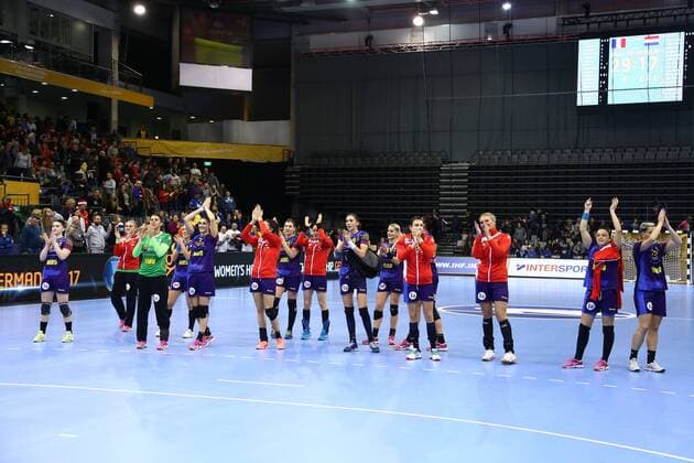 the team from Rumania celebrates the victory Romania vs Paraguay IHF Women Handball World Cup 02 12 2017 Photographer Neis Eibner Trier Copyright: xNeisx Eibner-Pressefotox EP_ans