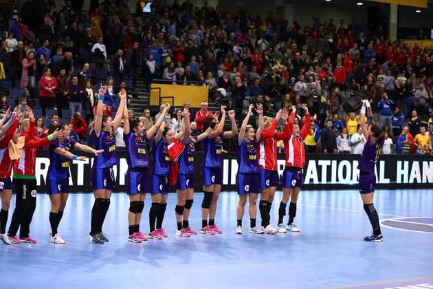 the team from Rumania celebrates the victory Romania vs Paraguay IHF Women Handball World Cup 02 12 2017 Photographer Neis Eibner Trier Copyright: xNeisx Eibner-Pressefotox EP_ans