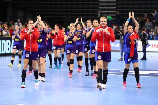 the team from Rumania celebrates the victory Romania vs Paraguay IHF Women Handball World Cup 02 12 2017 Photographer Neis Eibner Trier Copyright: xNeisx Eibner-Pressefotox EP_ans