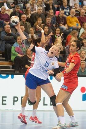 GER IHF World Cup 2017 Russia RUS vs Tunisia TUNE 02 12 2017 EWE Arena Oldenburg Germany 23 IHF World Championship 2017 Womens first round Group C Russia vs Tunisia in picture Kseniia MAKEEVA RUS 19 Russia Sondes HACHANA DO 21 Fatma BOURI DO 7 Nordphotox xRojahn nph00300