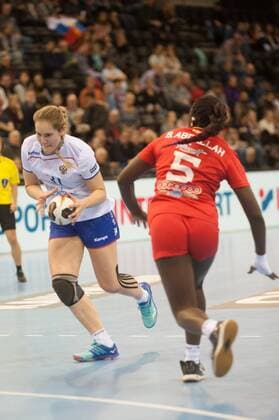 GER IHF World Cup 2017 Russia RUS vs Tunisia TUNE 02 12 2017 EWE Arena Oldenburg Germany 23 IHF World Championship 2017 Womens first round Group C Russia vs Tunisia in picture Karina SABIROVA RUS 31 Aya BEN ABDALLAH DO 5 Nordphotox xRojahn nph00300