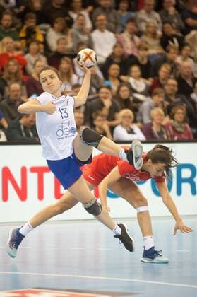 GER IHF World Cup 2017 Russia RUS vs Tunisia TUNE 02 12 2017 EWE Arena Oldenburg Germany 23 IHF World Championship 2017 Womens first round Group C Russia vs Tunisia in picture Anna VYAKHIREVA RUS 13 Senda Farah CHEKIR DO 9 Nordphotox xRojahn nph00300
