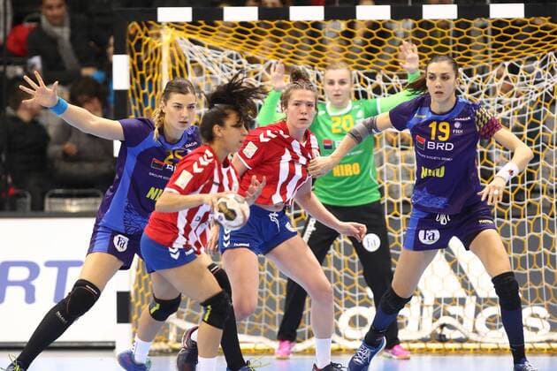 from left Andrada Cynthia Tomescu Romania Sabrina Conce Fiore Canata Morinigo Paraguay Florina Cristina Florianu Romania Romania vs Paraguay Handball Women World Cup 02 12 2017 Trier Copyright: xWeissx Eibner-Pressefotox EP_rws