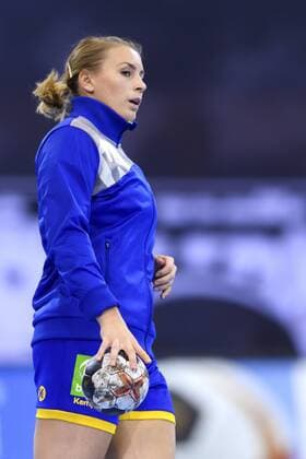 171202 Swedens Isabelle Gullden warms up before the match between Sweden and Poland during the World Cup World Cup on December 2, 2017 in Bietigheim Bissingen  Copyright: CARLxSANDIN BB171202CS005