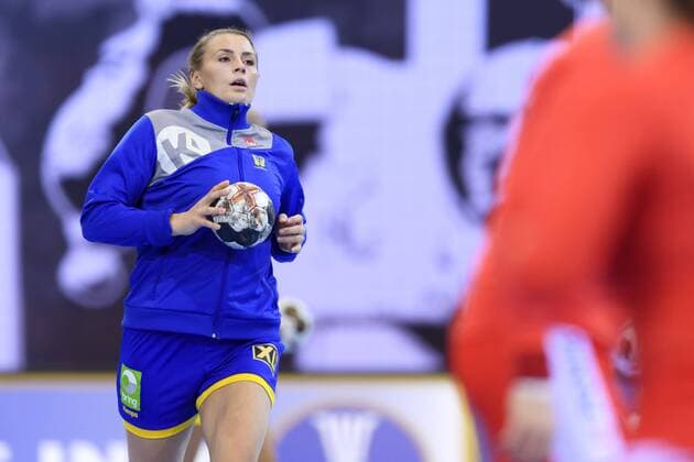 171202 Swedens Isabelle Gullden warms up before the match between Sweden and Poland during the World Cups World Cup on December 2, 2017 in Bietigheim Bissingen  Copyright: CARLxSANDIN BB171202CS006