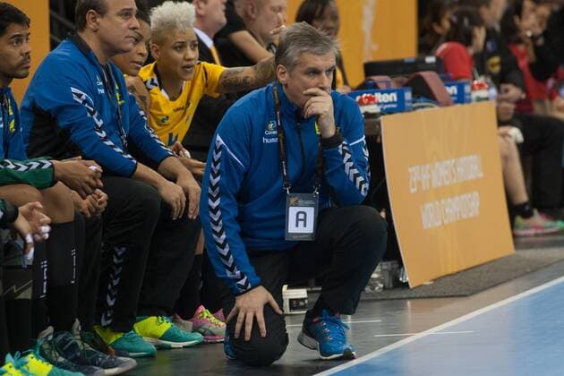 GER IHF World Cup 2017 Brazil BRA vs Japan JPN 02 12 2017 EWE Arena Oldenburg Germany 23 IHF World Championship 2017 Womens first round Group C Brazil vs Japan in picture Jorge DUENAS DE GALARZA Brazil Coach A Nordphotox xRojahn nph00300