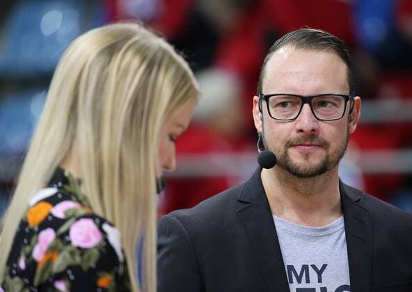 02 12 2017 Germany Bietigheim Handball Womens World Cup International Match Czech Republic vs Argentina SG BBM coach Martin Albertsen in an interview
