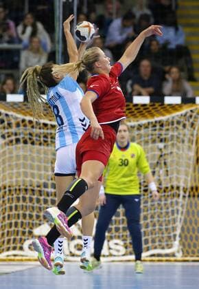 02 12 2017 Germany Bietigheim Handball Womens World Cup International Friendlies Czech Republic vs Argentina v l Camila Bonazzola ARG Dominika Zachova CZE