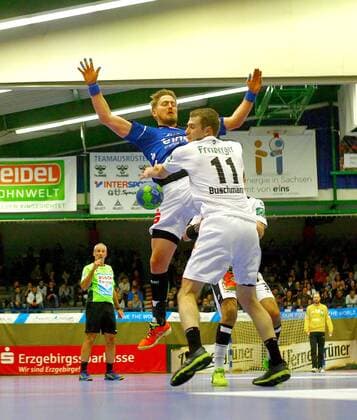 Eric Meinhardt Aue is penalized by Arseniy Buschmann Dresden in front Handball 2 Liga 2017 18 EHV Aue HC Elbflorenz Dresden on 2 12 2017 EHV Aue HC Elbflorenz Dresden
