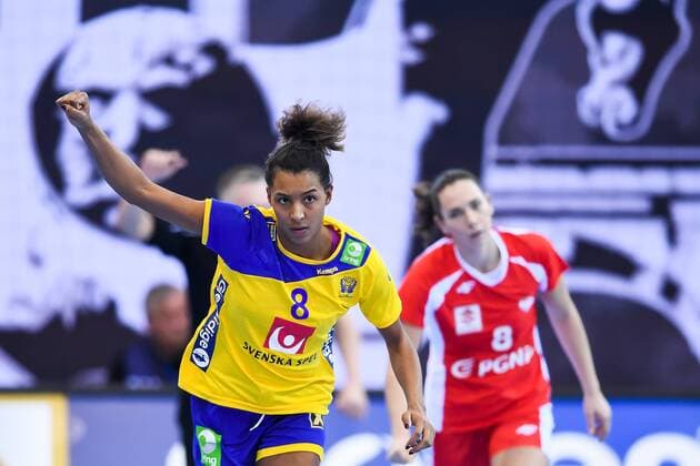 171202 Swedens Jamina Roberts commends the match between Sweden and Poland during the World Cups World Cup on December 2, 2017 in Bietigheim Bissingen  Copyright: CARLxSANDIN BB171202CS022