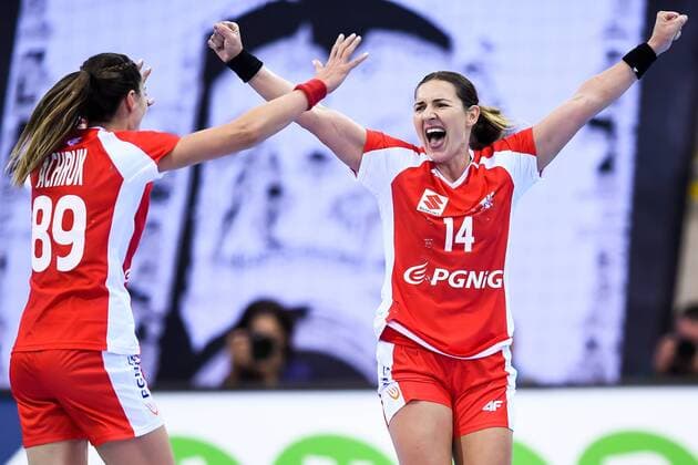 171202 Polands Kinga Achruk and Karolina Kudlacz Gloc cheers in the match between Sweden and Poland during the World Cup World Cup on December 2, 2017 in Bietigheim Bissingen  Copyright: CARLxSANDIN BB171202CS024