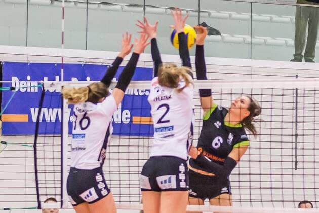 v li Meg Casault Black White Erfurt 16 Emily Grace Thater Black White Erfurt 2 Frauke Neuhaus Ladies in Black Aachen 6 Block attempt Volleyball 1 Bundesliga Women Black White Erfurt Ladies in Black Aachen xprx