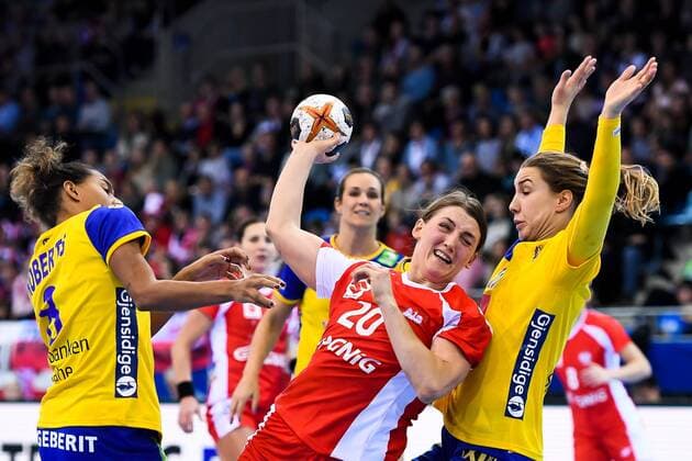 171202 Swedens Jamina Roberts Polands Joanna Drabik and Swedens Anna Lagerquist in the match between Sweden and Poland during the World Cups World Cup on December 2, 2017 in Bietigheim Bissingen  Copyright: CARLxSANDIN BB171202CS029