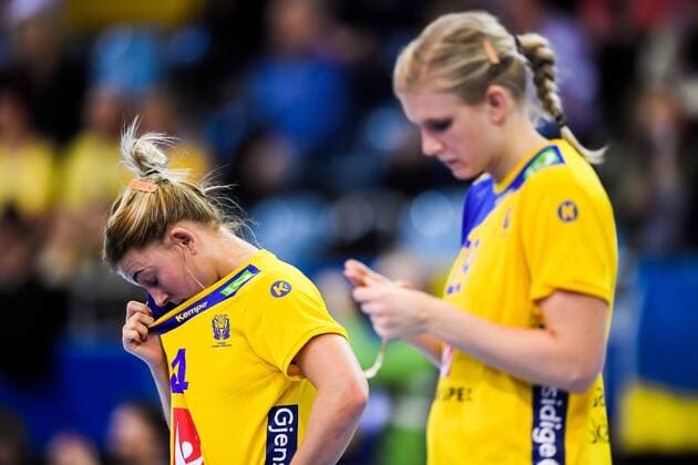 171202 Swedens Nathalie Hagman deplores after the match between Sweden and Poland during the World Cups World Cup on December 2, 2017 in Bietigheim Bissingen  Copyright: CARLxSANDIN BB171202CS032